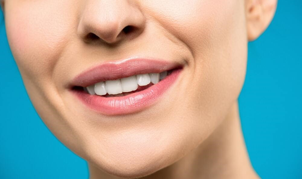 Differenze tra sbiancamento dentale e pulizia dei denti